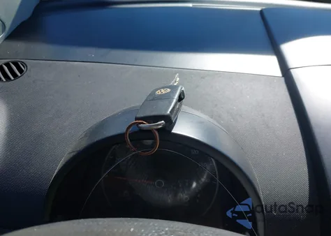 2010 Volkswagen New Beetle 2.5L z USA, uszkodzony, nr VIN 3VWPG3AG4AM007875